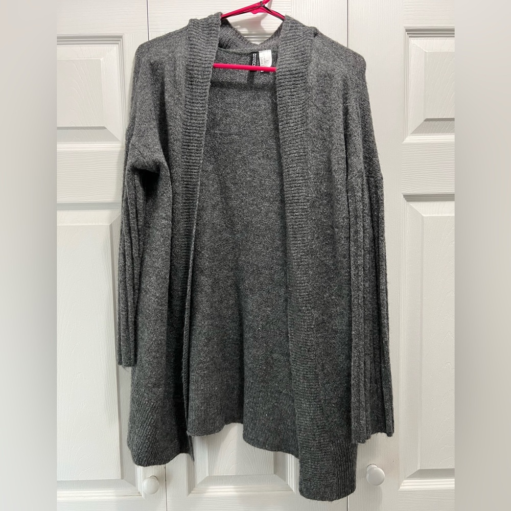 XS H&M Divided sweater